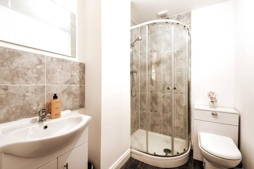 Liverpool City Centre - Fabulous 3 En-Suite Bedrooms - Sleeps 10 People Екстериор снимка